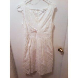 White lined sleeveless dress